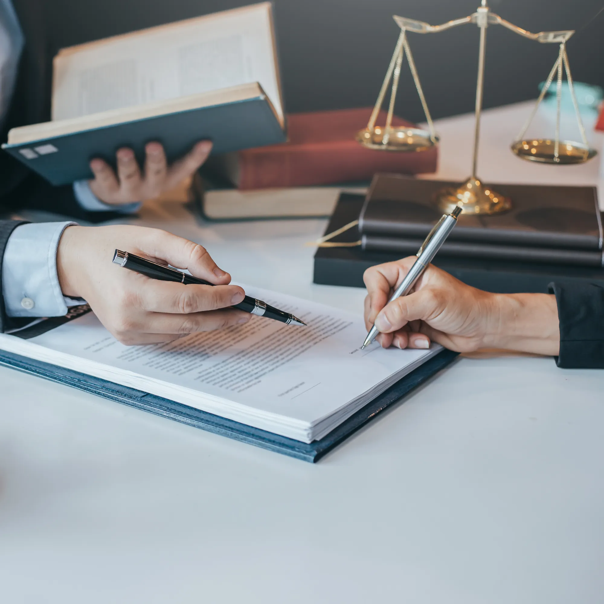 Tư vấn/Thực hiện thủ tục pháp lý